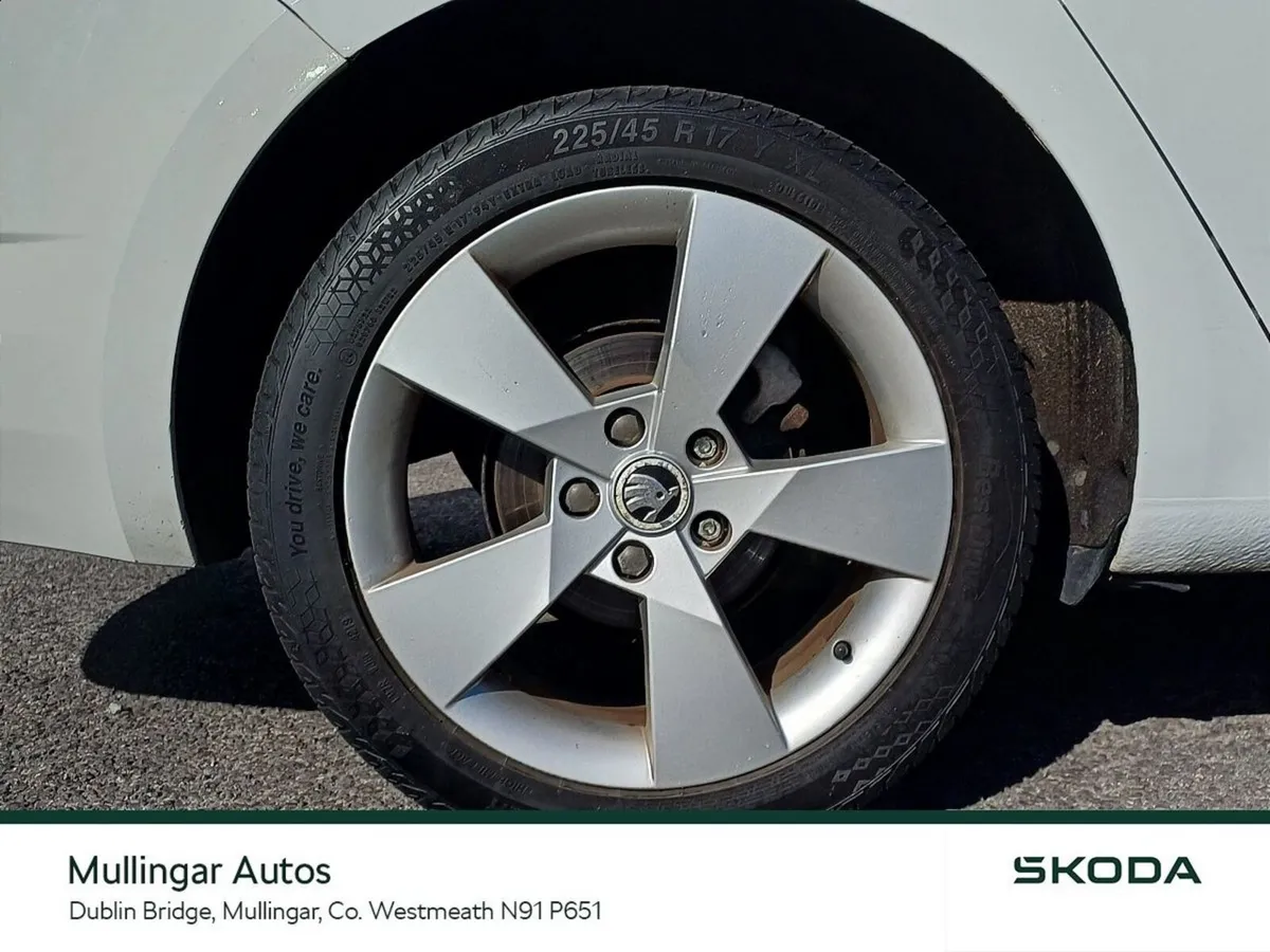 Skoda Octavia Saloon, Diesel, 2016, White