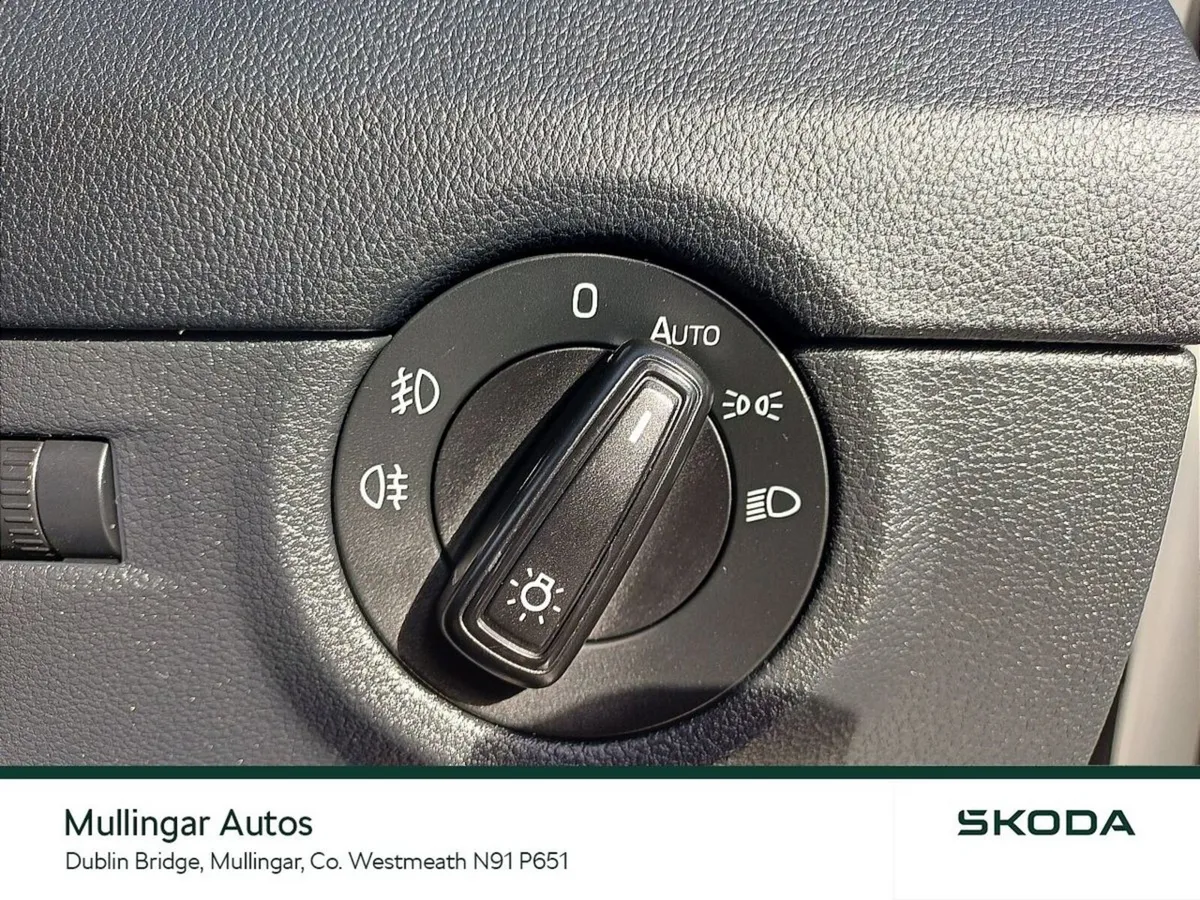 Skoda Octavia Saloon, Diesel, 2016, White