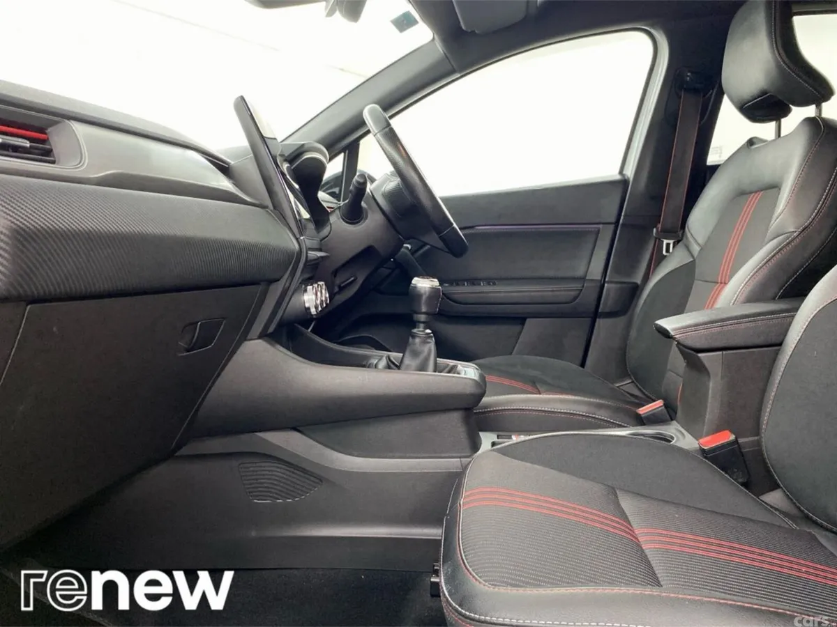 Renault Captur Hatchback, Petrol, 2022, White