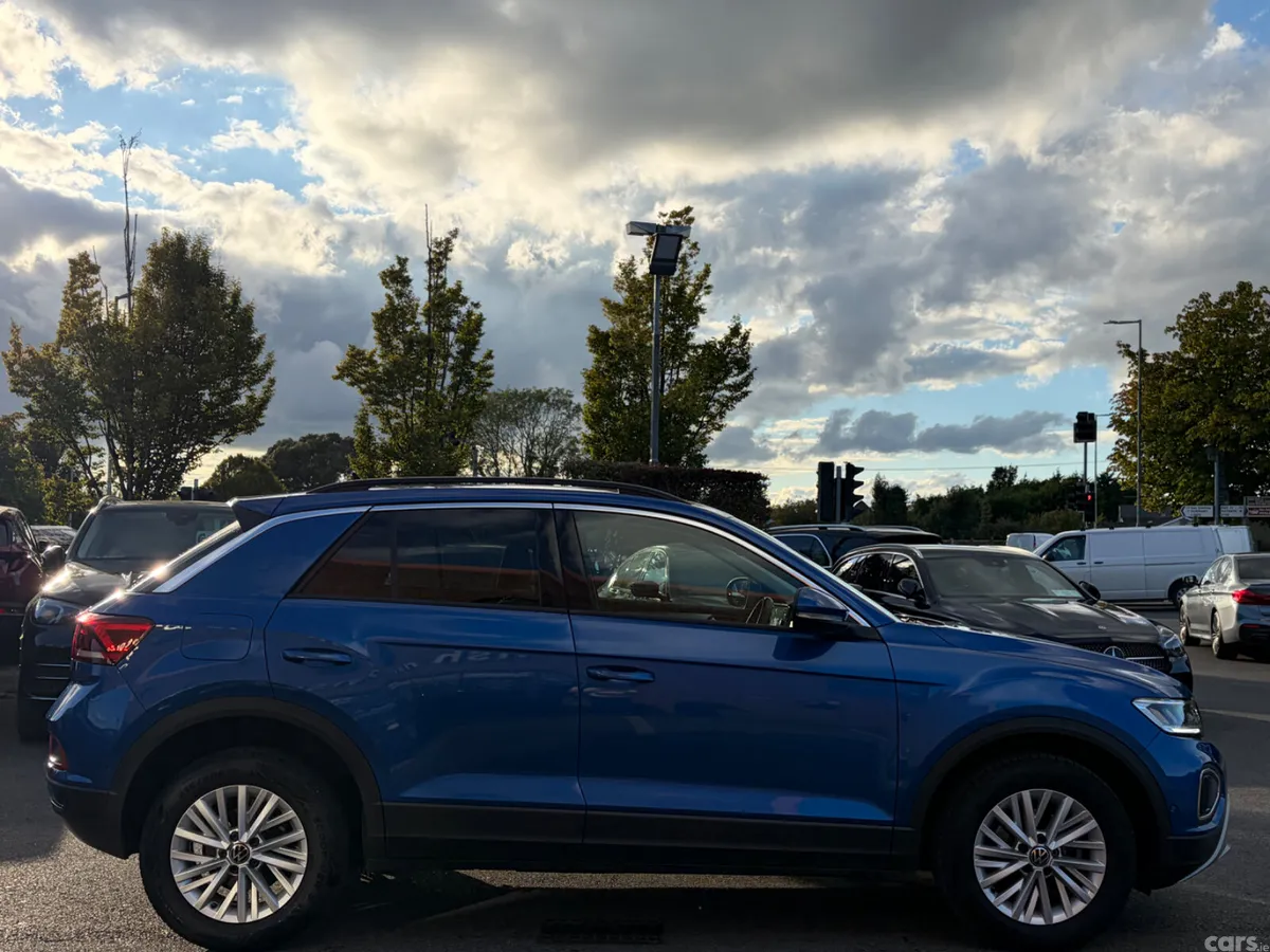 Volkswagen T-Roc SUV, Petrol, 2023, Blue