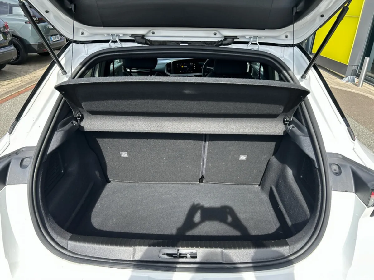 Opel Mokka MPV, Petrol, 2023, White