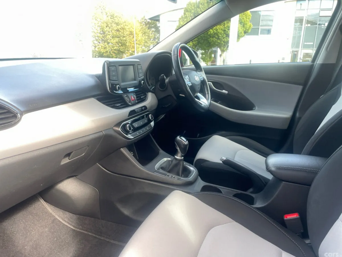 Hyundai i30 Hatchback, Petrol, 2017, Red