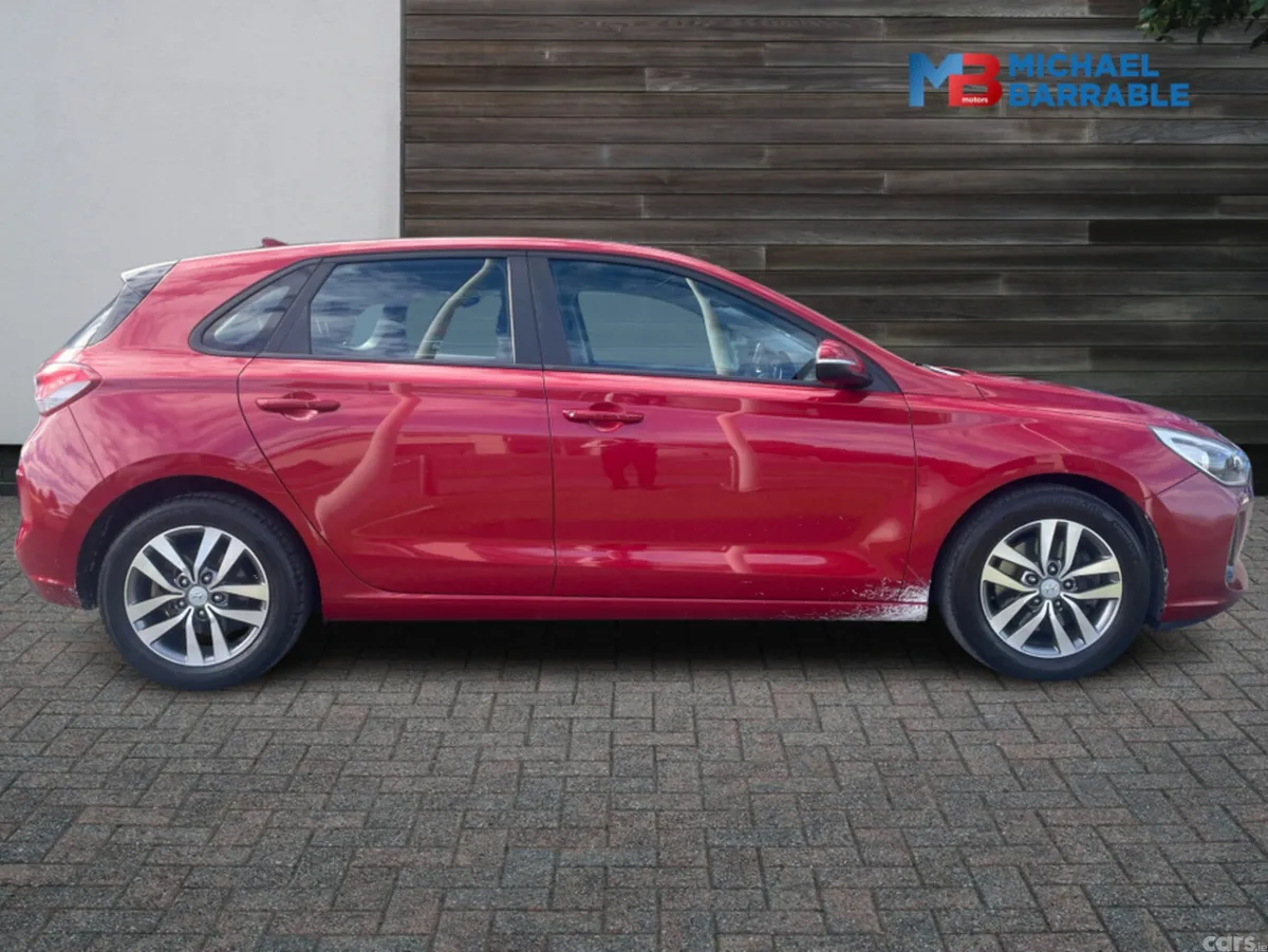 Hyundai i30 Hatchback, Petrol, 2017, Red