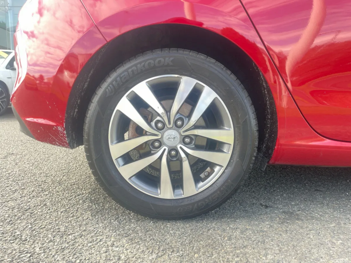 Hyundai i30 Hatchback, Petrol, 2017, Red