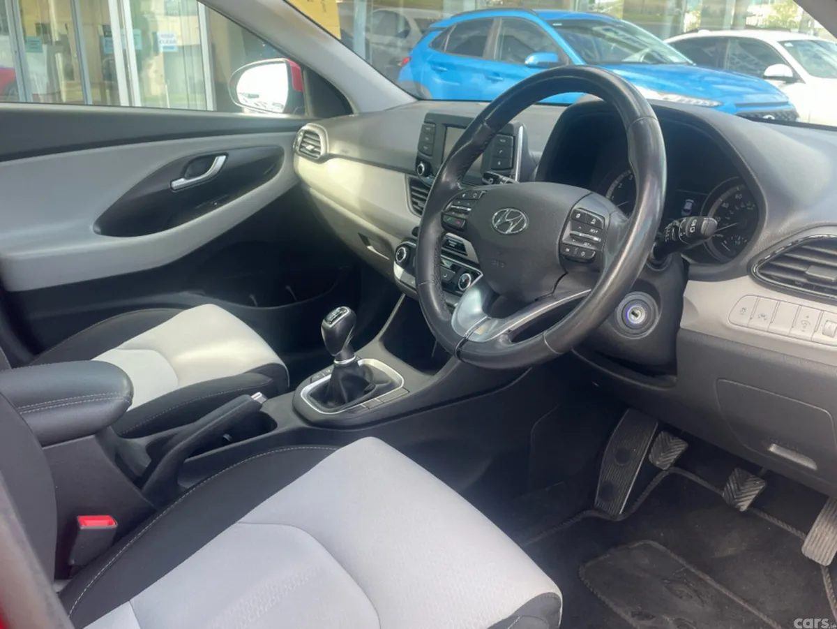 Hyundai i30 Hatchback, Petrol, 2017, Red