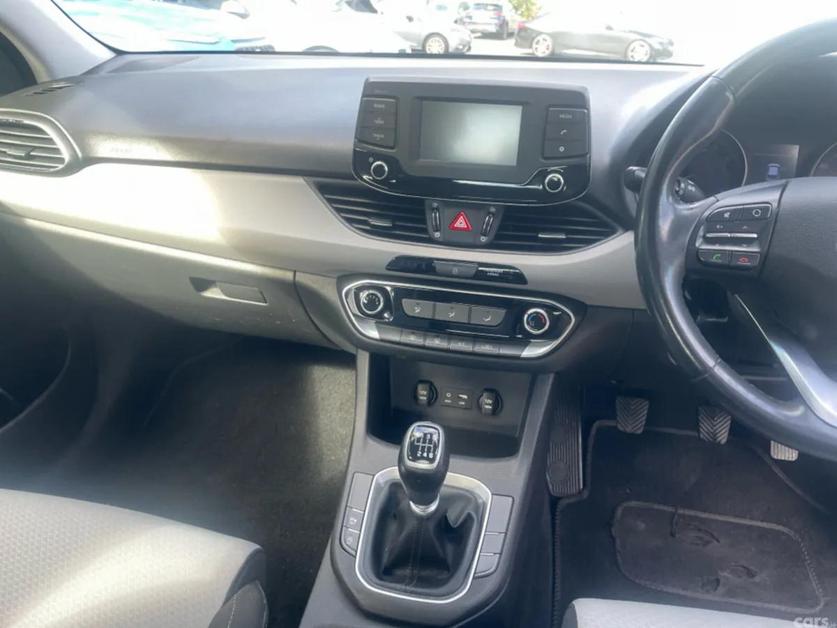 Hyundai i30 Hatchback, Petrol, 2017, Red