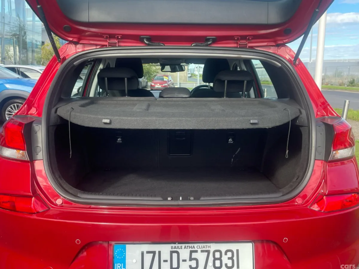 Hyundai i30 Hatchback, Petrol, 2017, Red