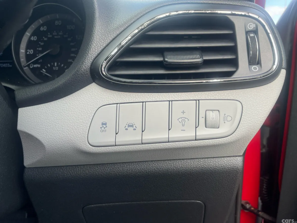 Hyundai i30 Hatchback, Petrol, 2017, Red