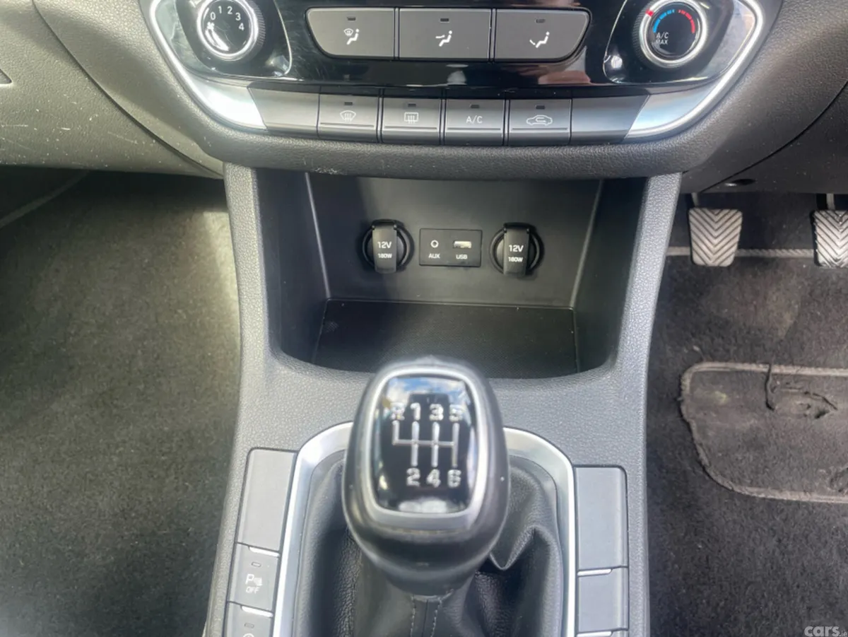 Hyundai i30 Hatchback, Petrol, 2017, Red