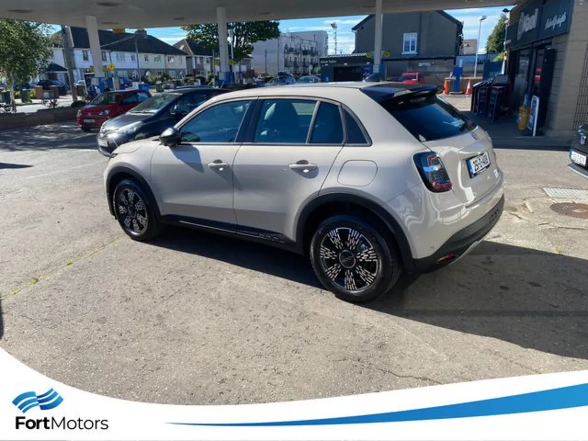 Fiat 600 Hatchback, Petrol, 2025, Grey