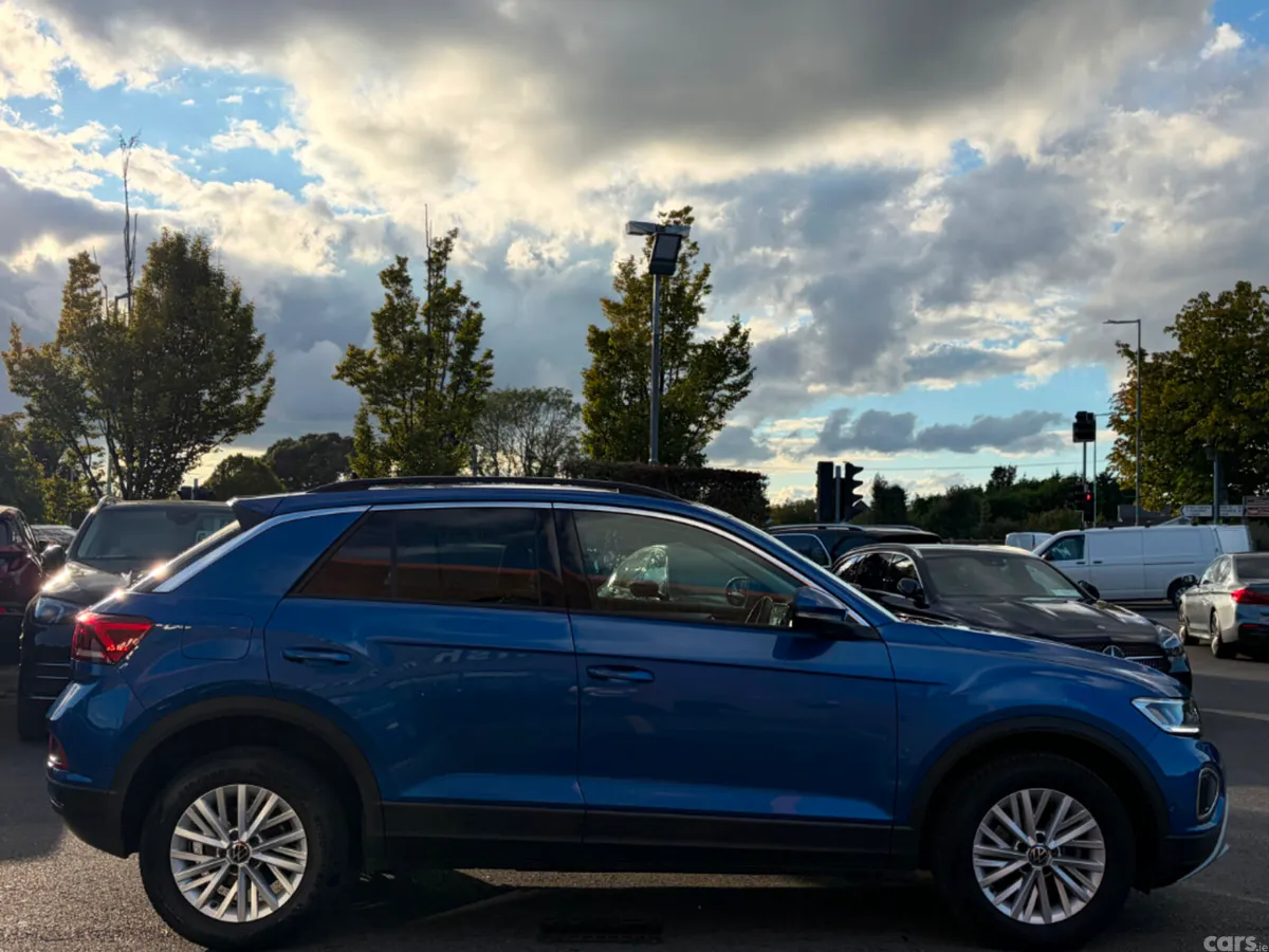 Volkswagen T-Roc SUV, Petrol, 2023, Blue