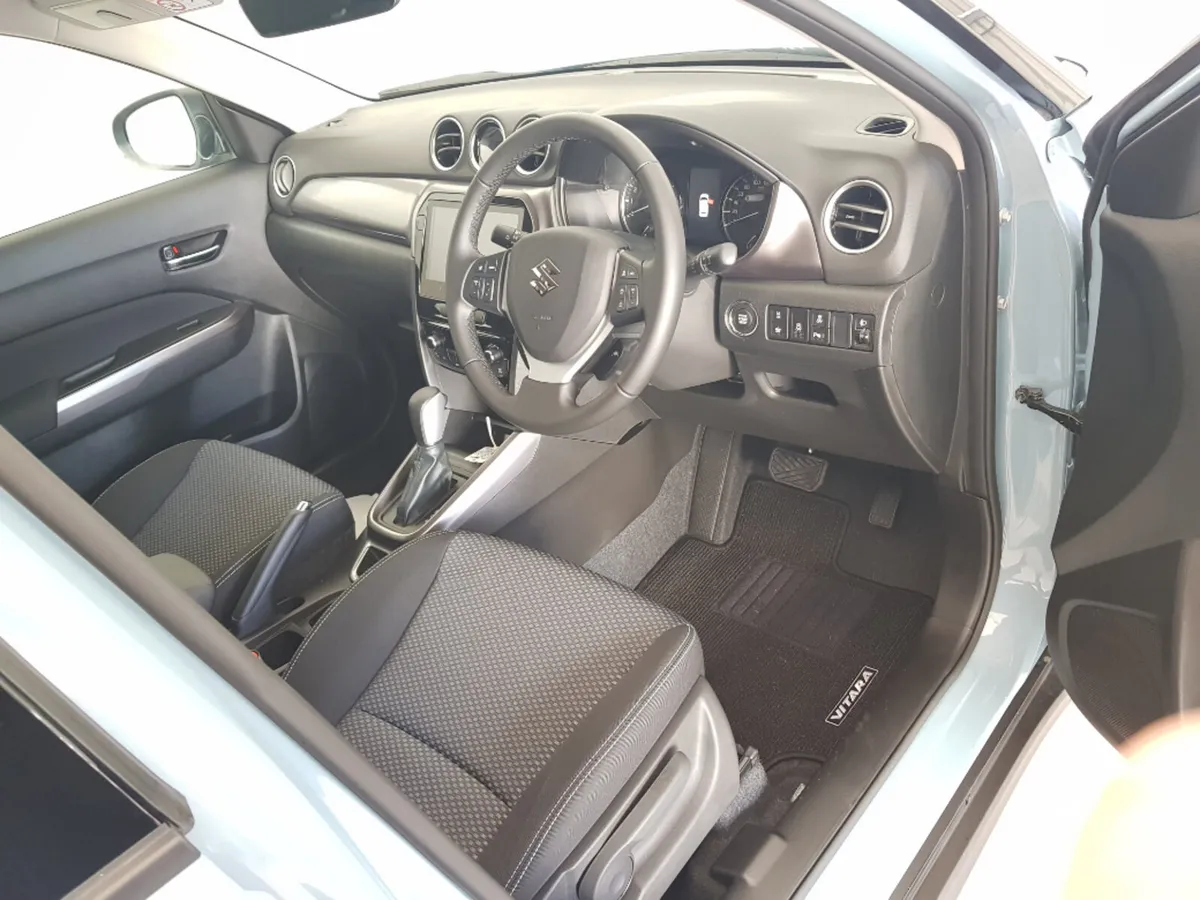 Suzuki Vitara SUV, Petrol Hybrid, 2027, Blue