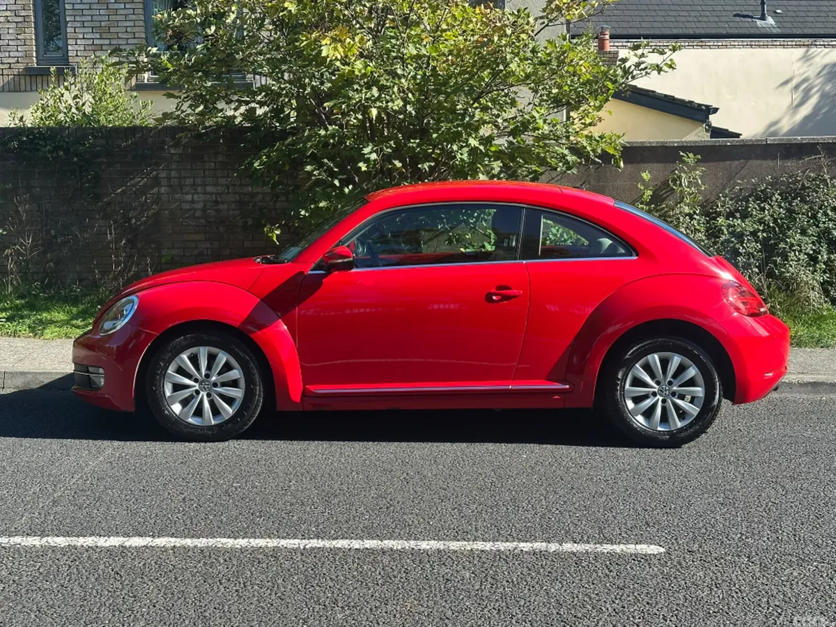 Volkswagen Beetle Hatchback, Petrol, 2013, Red