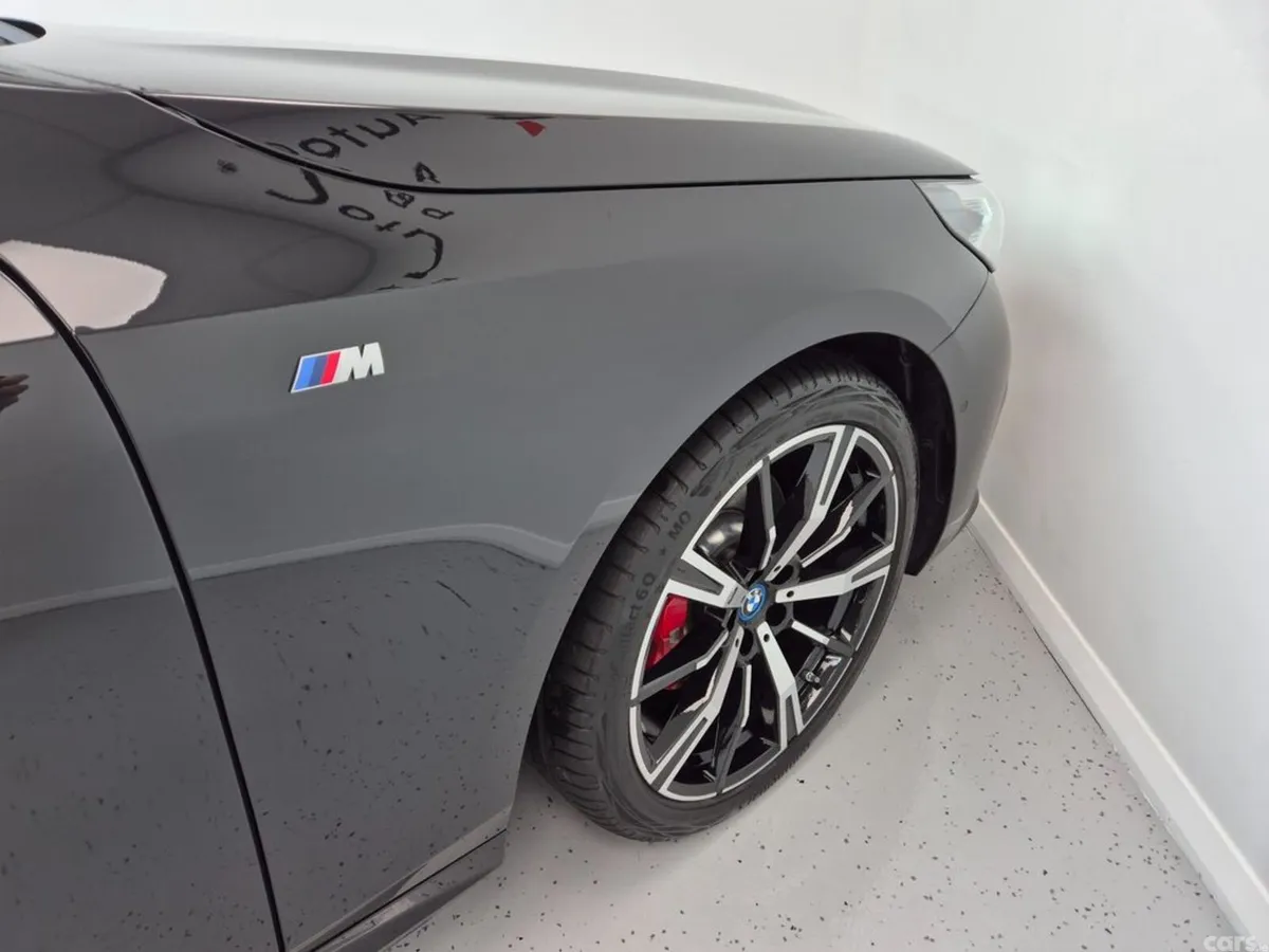BMW 5-Series Estate, Petrol Plug-in Hybrid, 2025, Black
