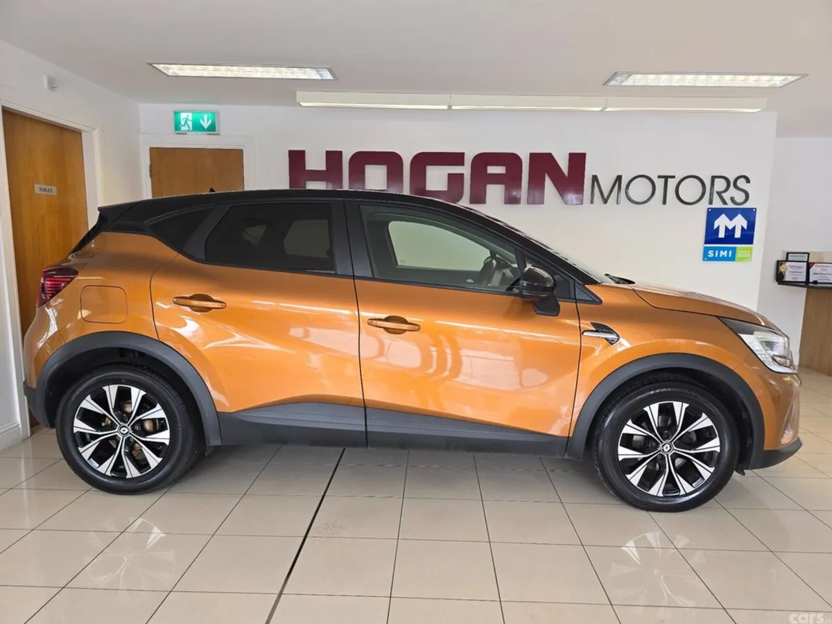 Renault Captur Hatchback, Petrol, 2022, Orange