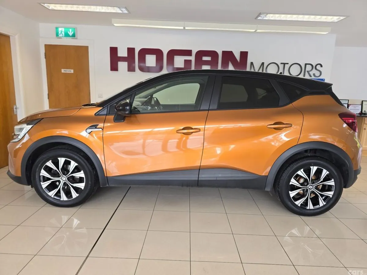 Renault Captur Hatchback, Petrol, 2022, Orange