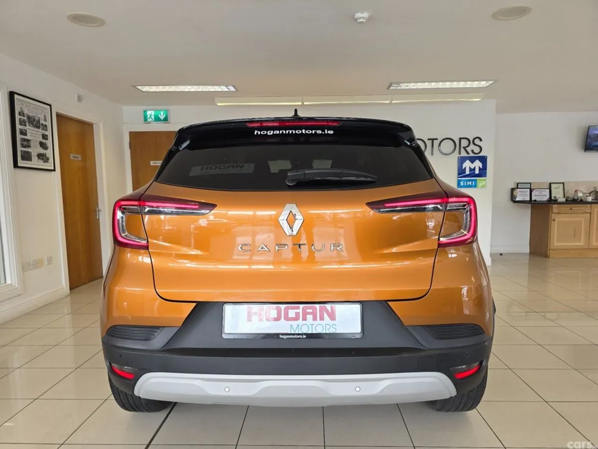 Renault Captur Hatchback, Petrol, 2022, Orange