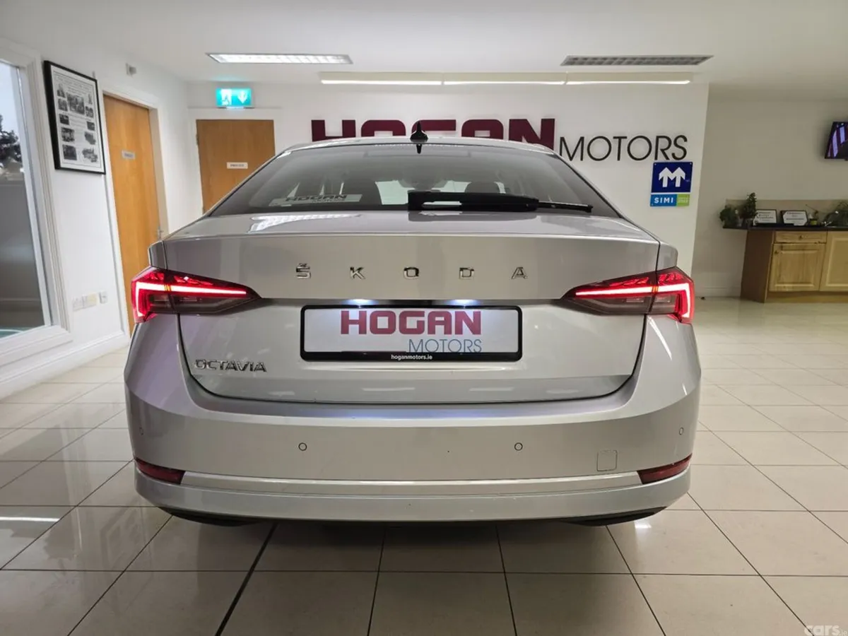 Skoda Octavia Saloon, Diesel, 2024, Silver