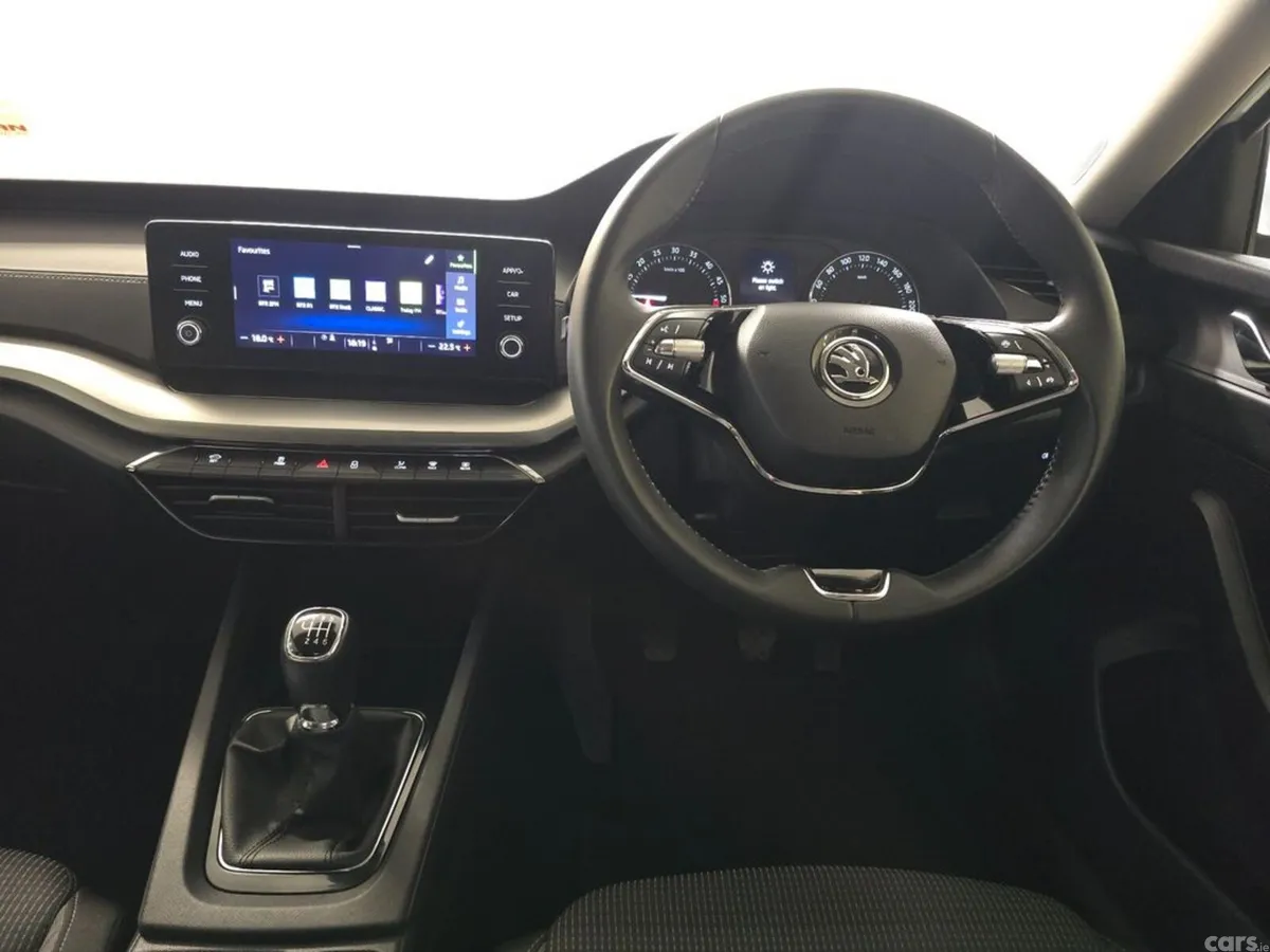 Skoda Octavia Saloon, Diesel, 2024, Silver