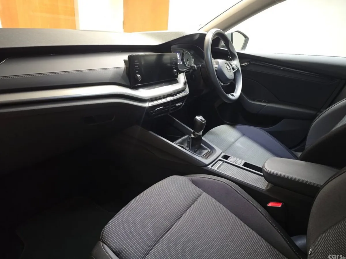 Skoda Octavia Saloon, Diesel, 2024, Silver