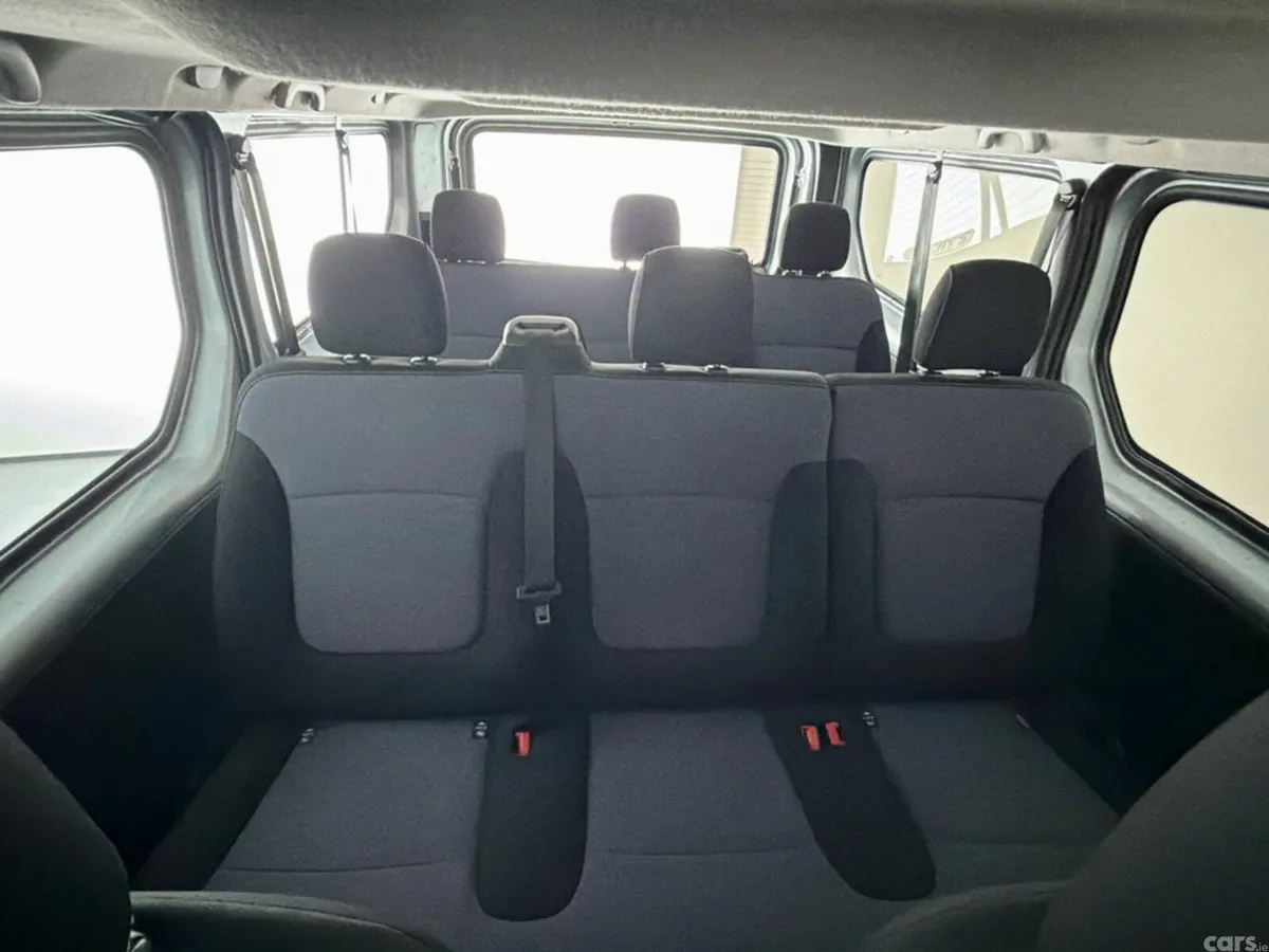 Opel Vivaro Minibus, Diesel, 2017, Silver