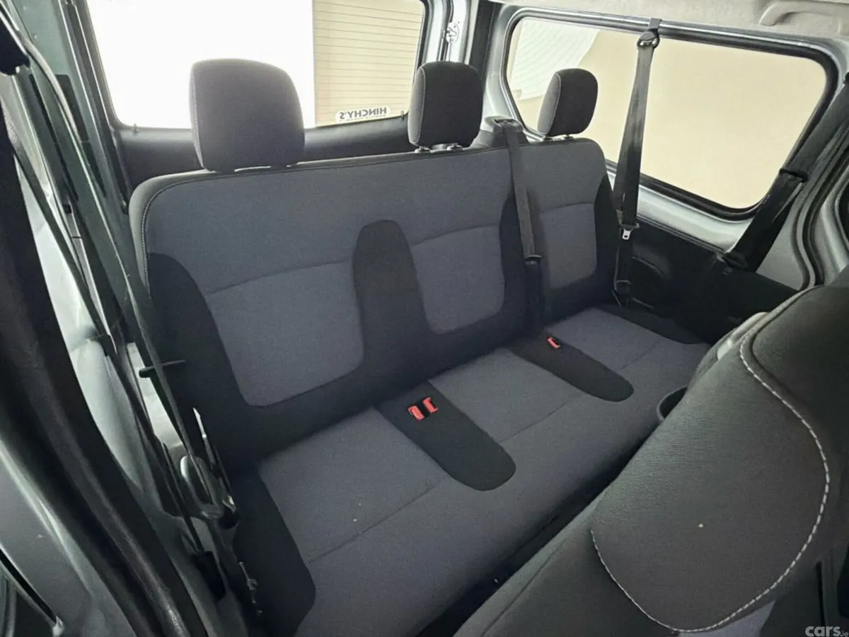 Opel Vivaro Minibus, Diesel, 2017, Silver