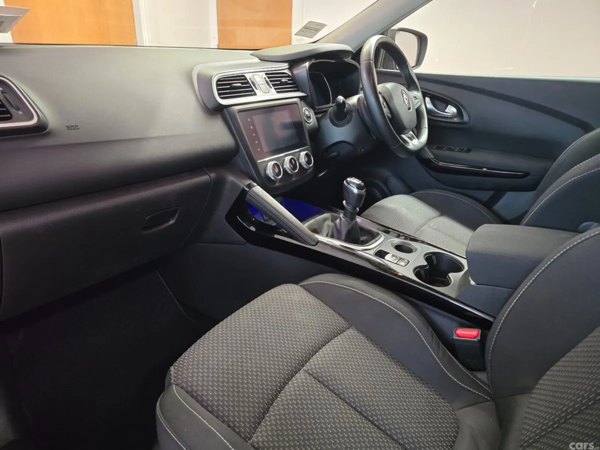 Renault Kadjar SUV, Petrol, 2022, Red