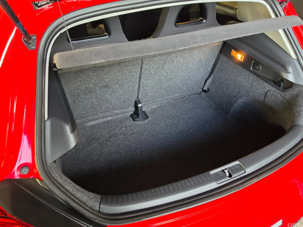Volkswagen Scirocco Coupe, Petrol, 2017, Red
