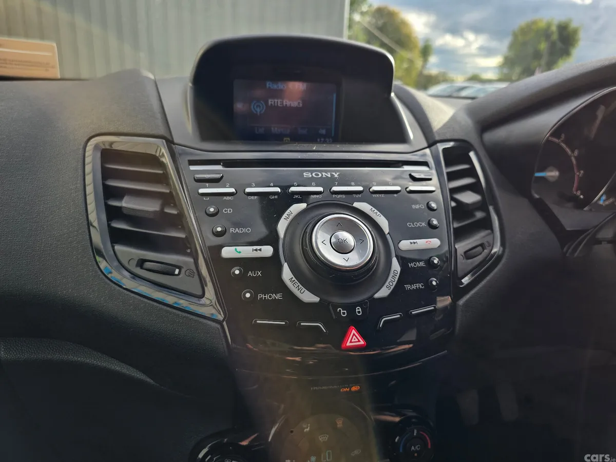 Ford Fiesta Hatchback, Petrol, 2014, Black