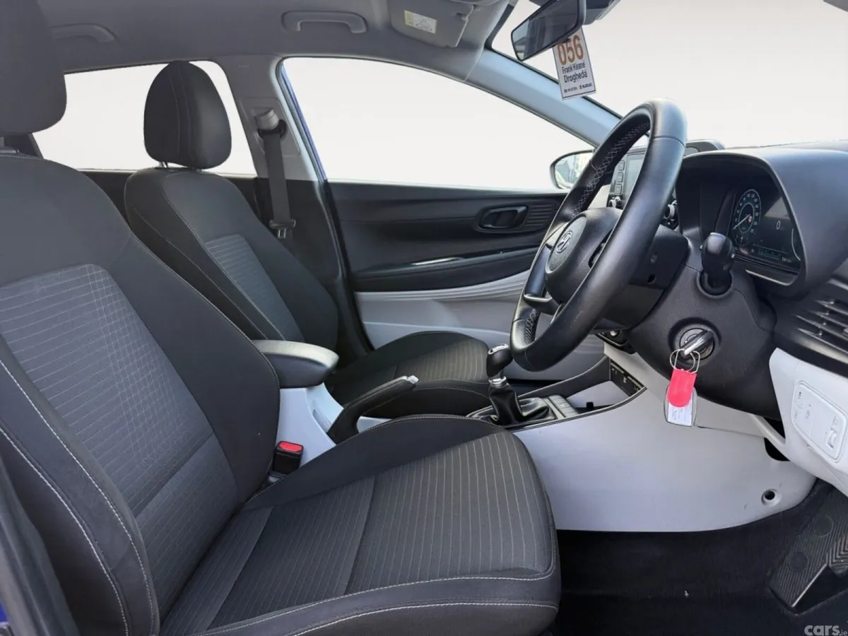 Hyundai i20 Hatchback, Petrol, 2023, Blue
