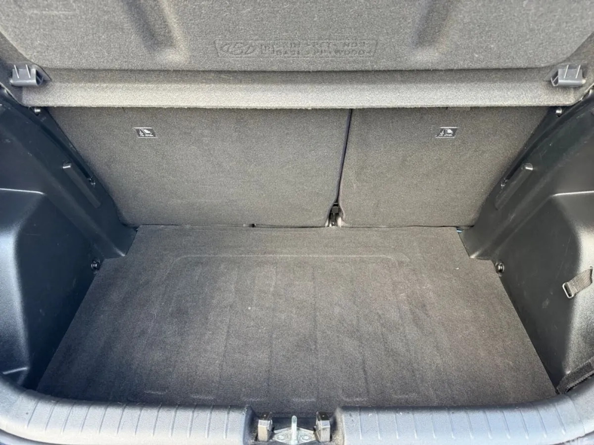 Hyundai i20 Hatchback, Petrol, 2023, Blue