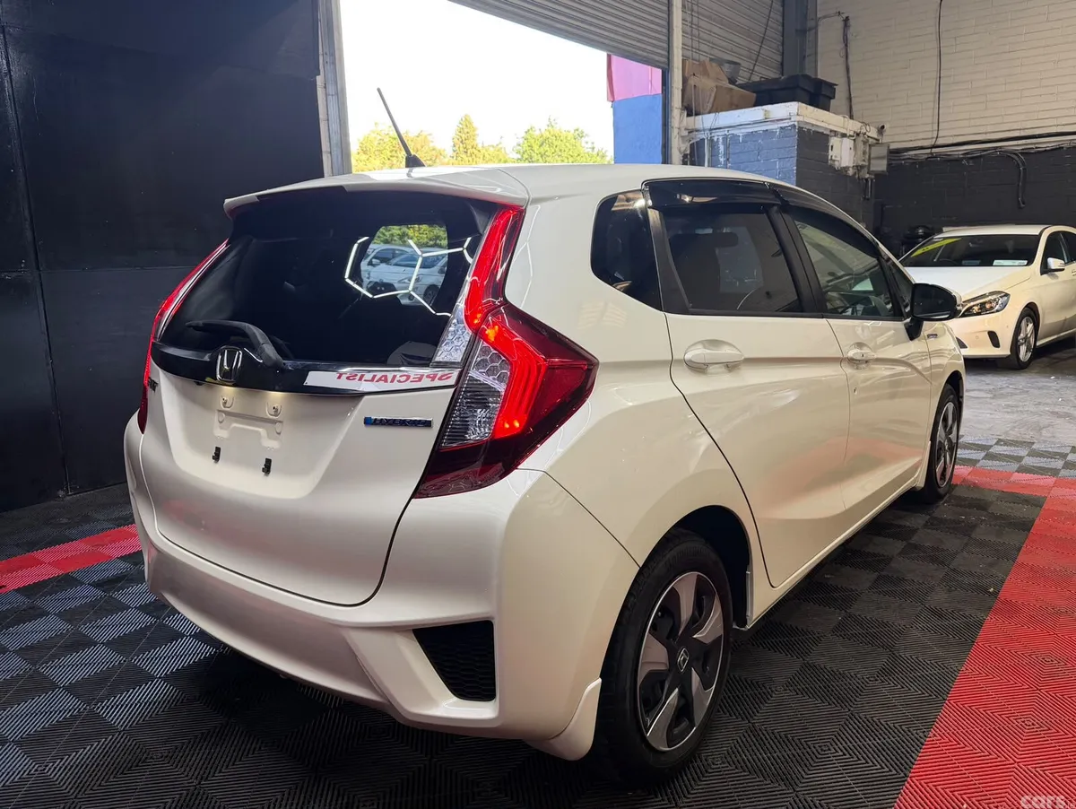 Honda Fit Hatchback, Petrol Hybrid, 2016, Silver