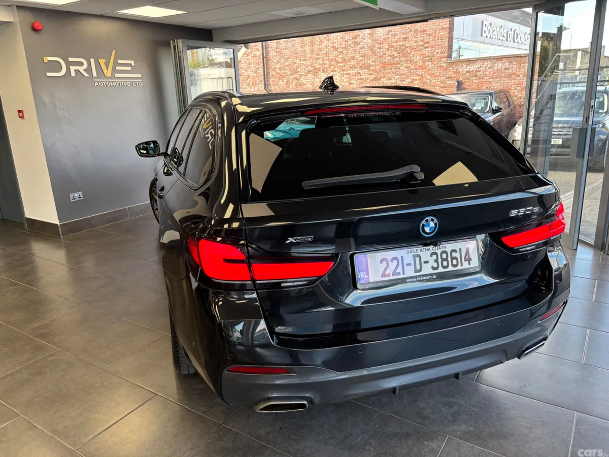 BMW 5-Series Estate, Petrol Hybrid, 2022, Black