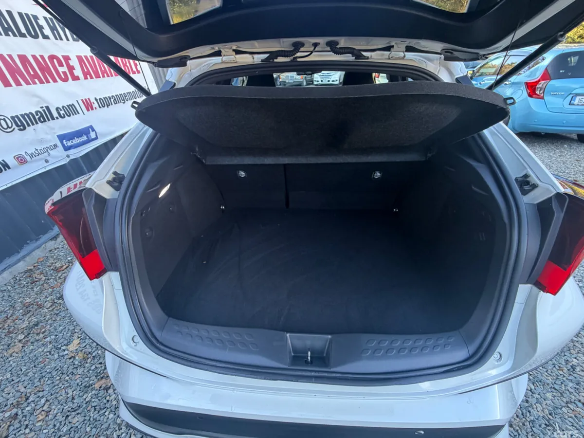 Toyota C-HR SUV, Petrol Hybrid, 2020, White