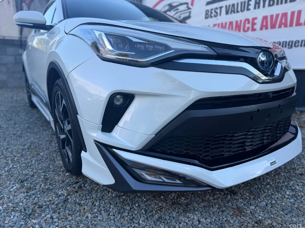 Toyota C-HR SUV, Petrol Hybrid, 2020, White