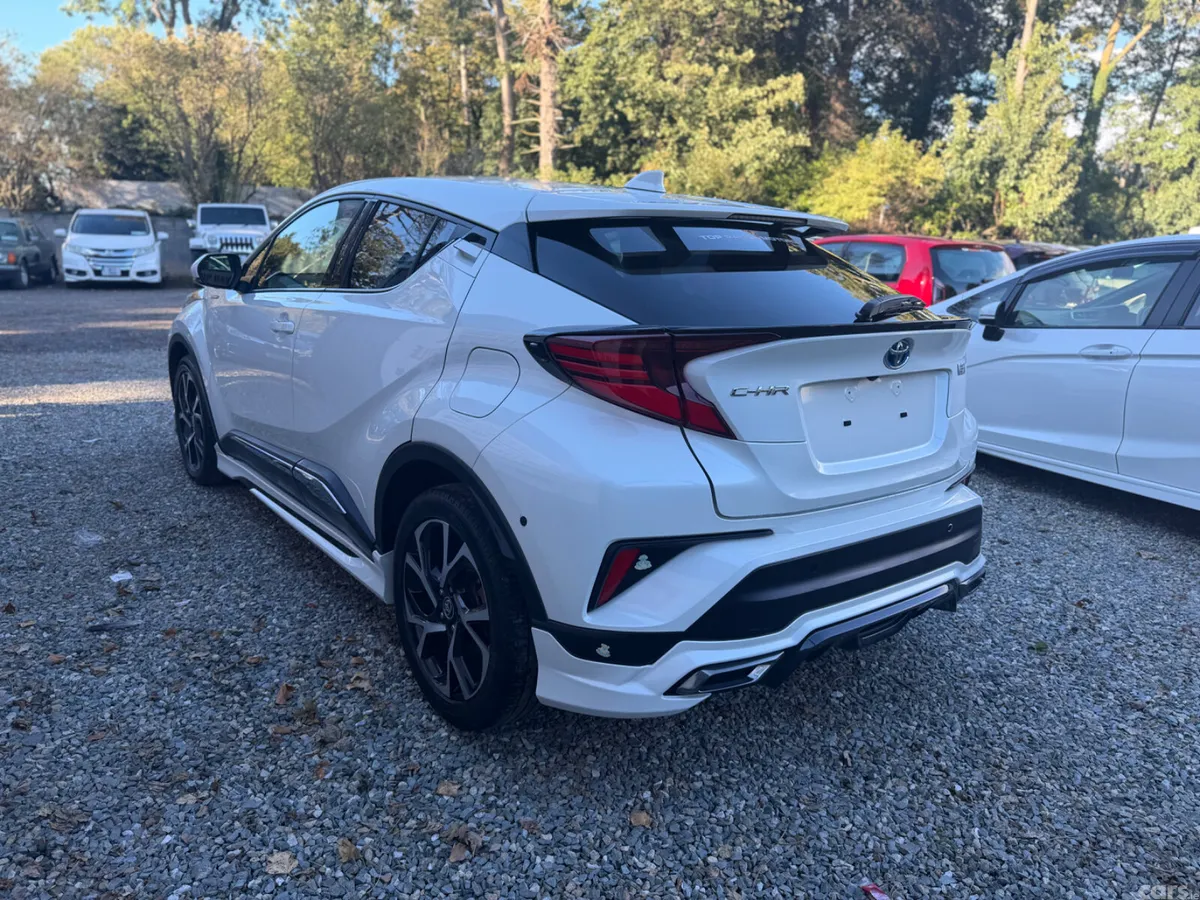 Toyota C-HR SUV, Petrol Hybrid, 2020, White