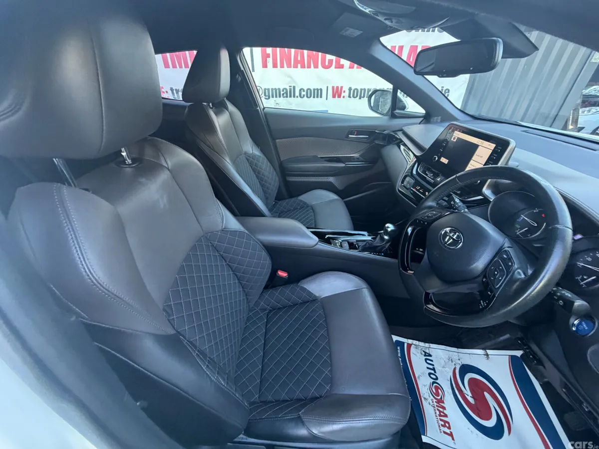 Toyota C-HR SUV, Petrol Hybrid, 2020, White