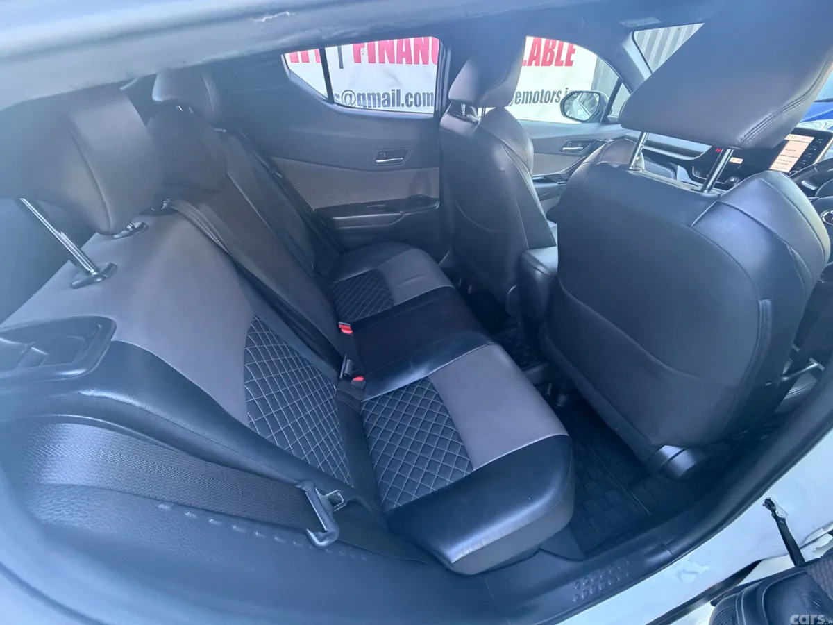 Toyota C-HR SUV, Petrol Hybrid, 2020, White