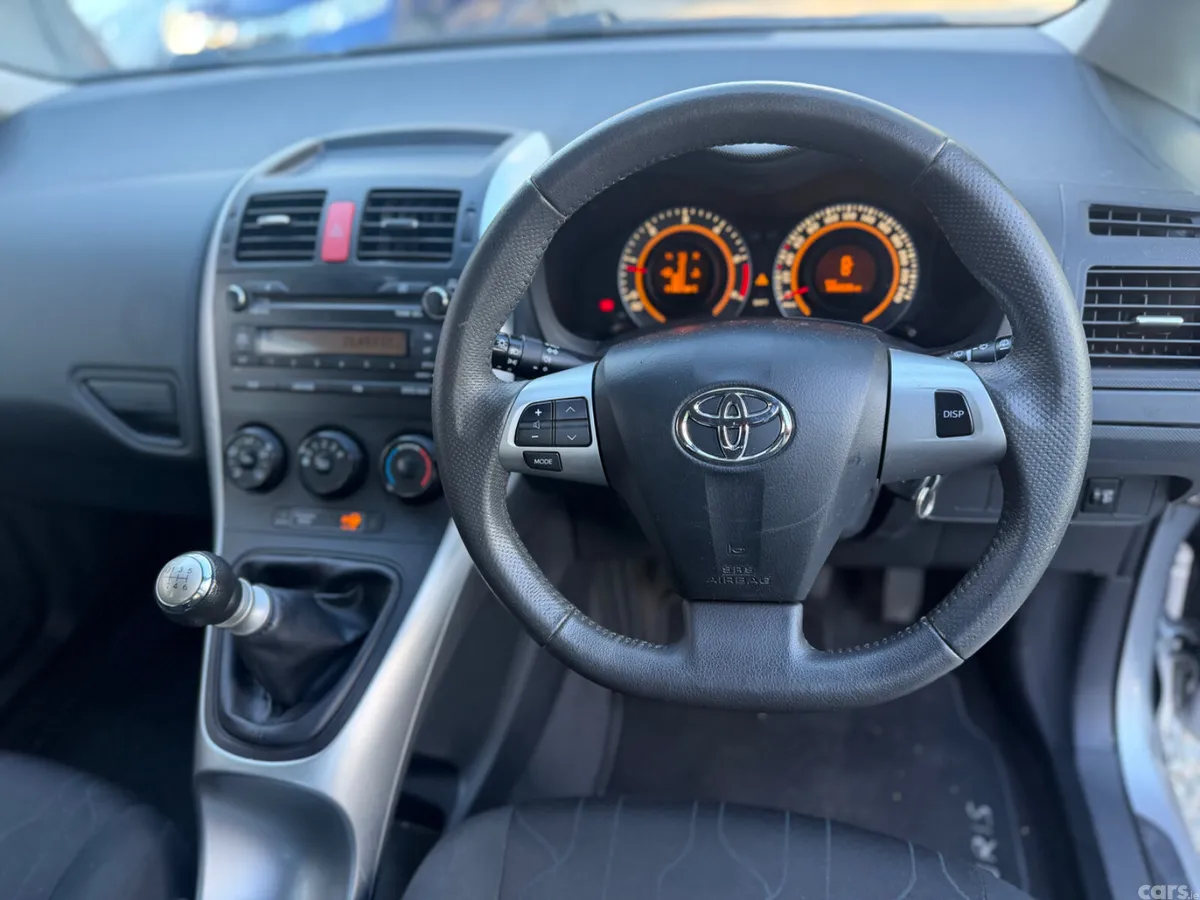 Toyota Auris Hatchback, Diesel, 2011, Silver