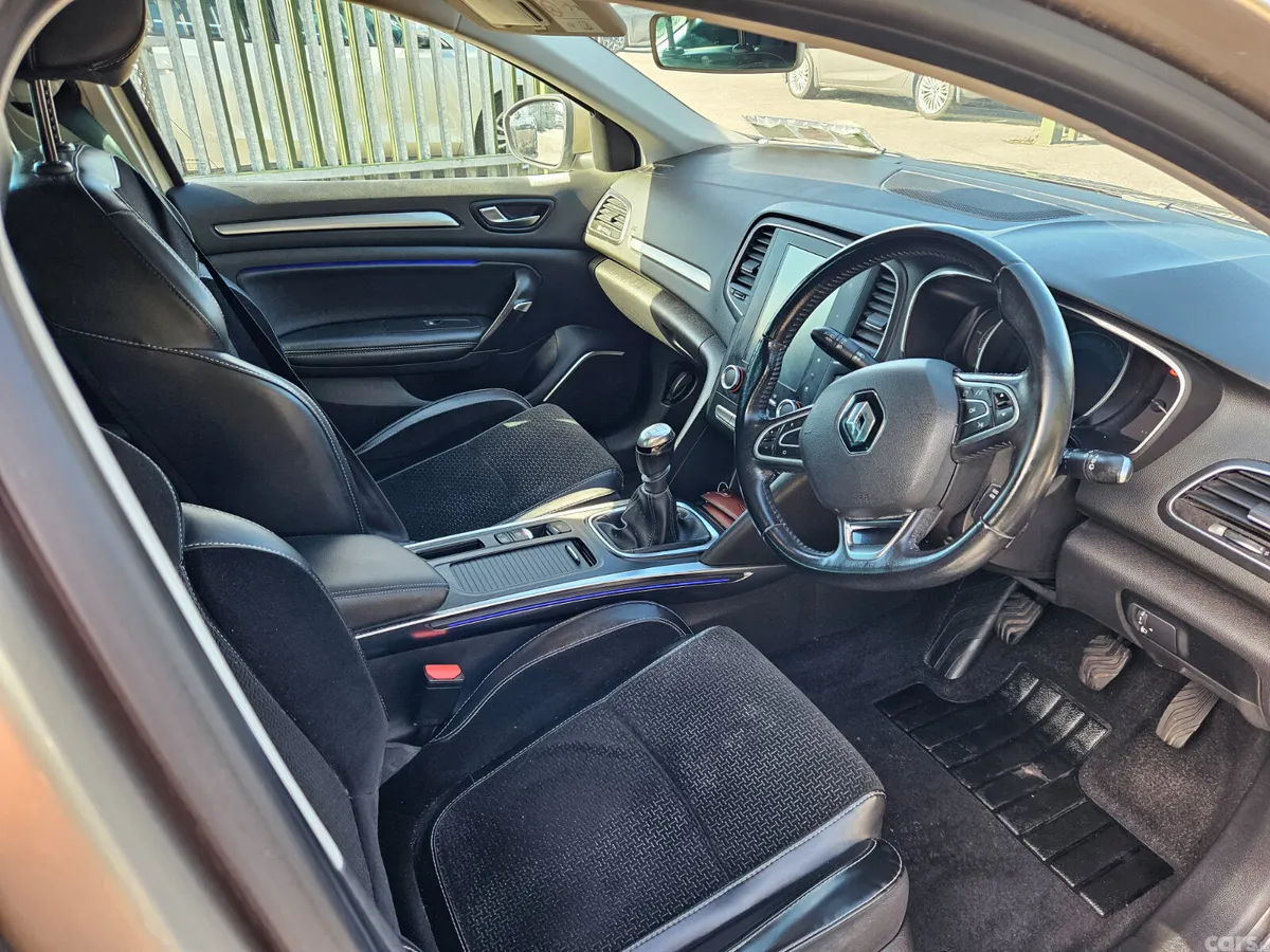 Renault Megane Hatchback, Diesel, 2017, Brown