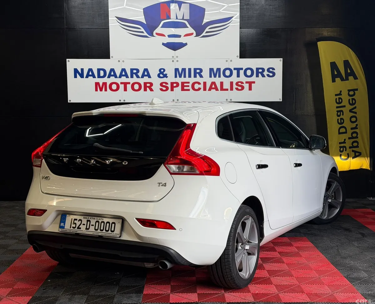 Volvo V40 Hatchback, Petrol, 2015, White