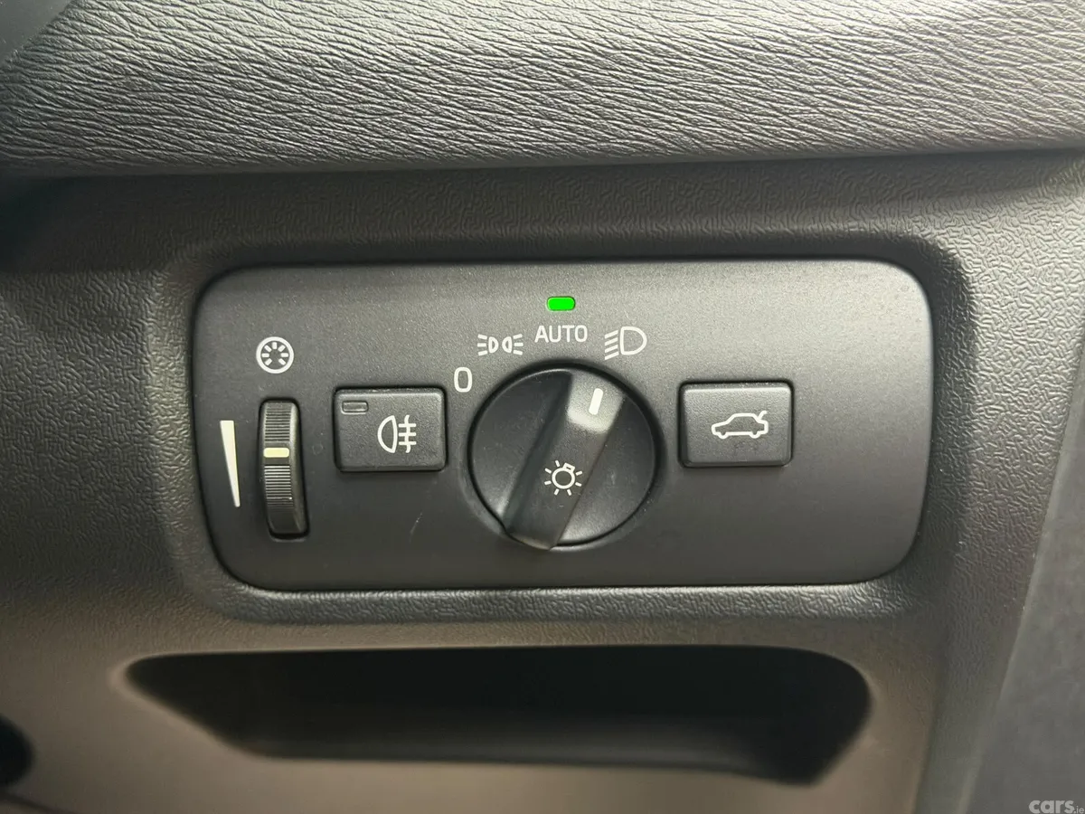 Volvo V40 Hatchback, Petrol, 2015, White