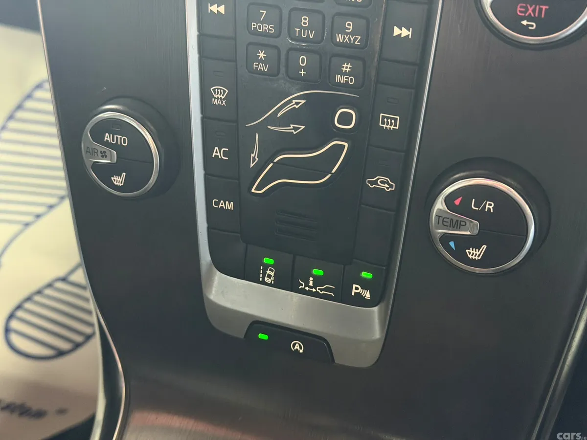Volvo V40 Hatchback, Petrol, 2015, White