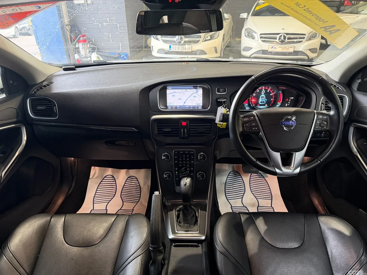 Volvo V40 Hatchback, Petrol, 2015, White