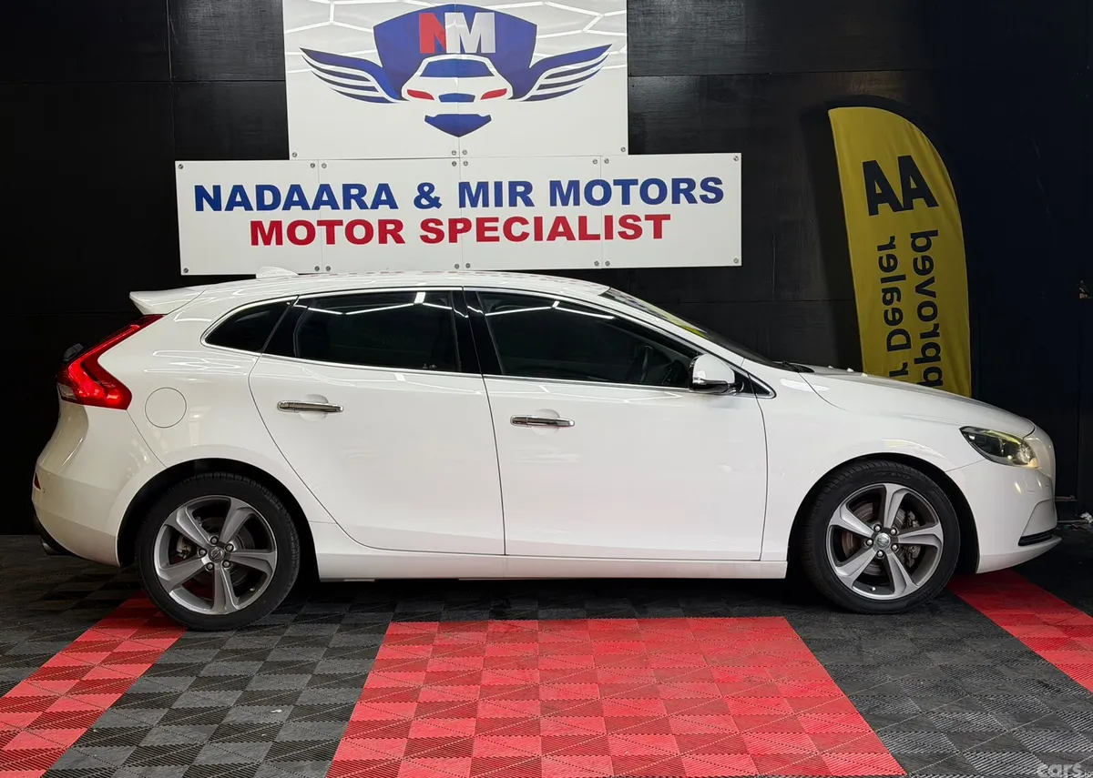 Volvo V40 Hatchback, Petrol, 2015, White