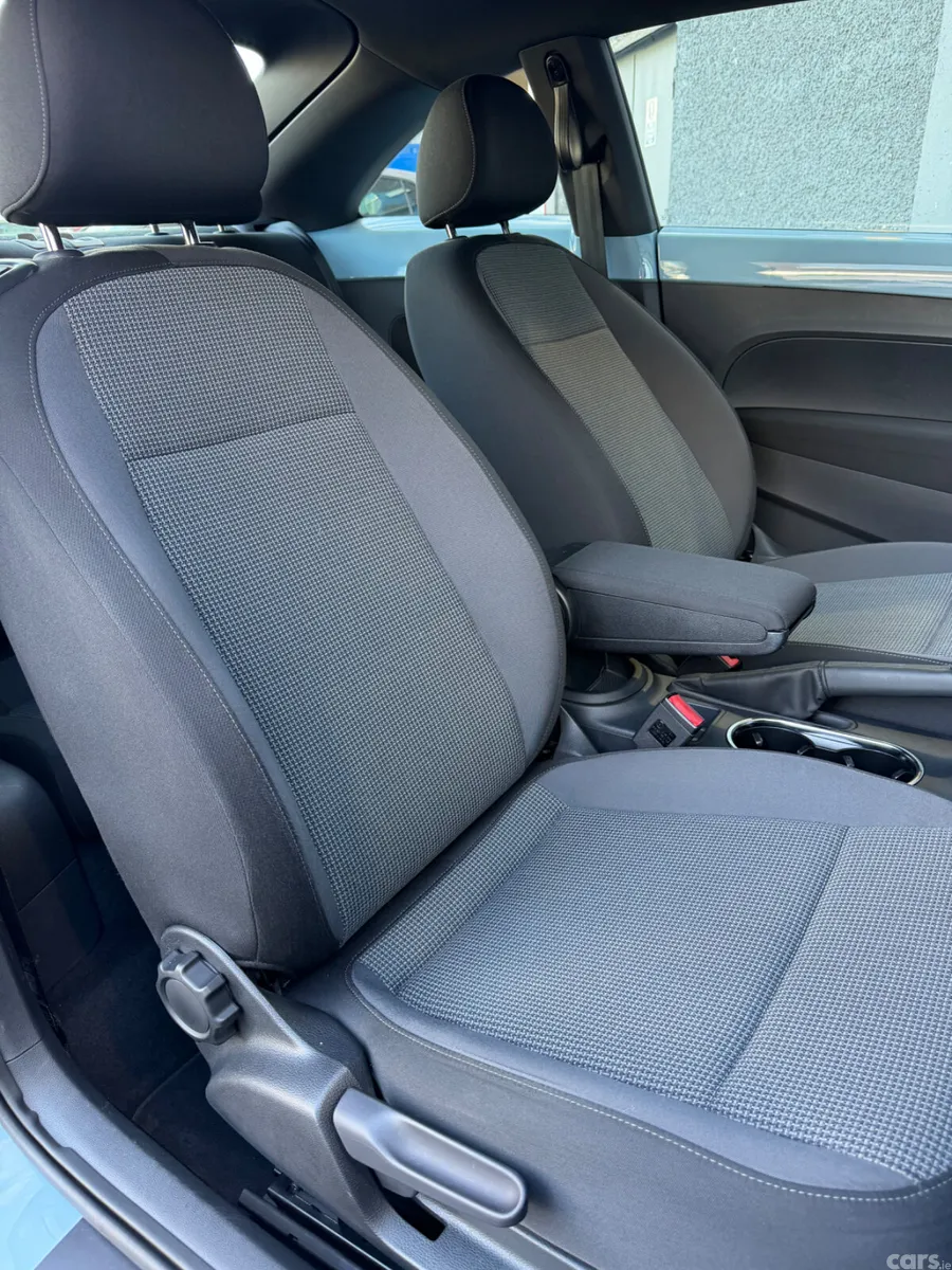 Volkswagen Beetle Hatchback, Petrol, 2014, Blue