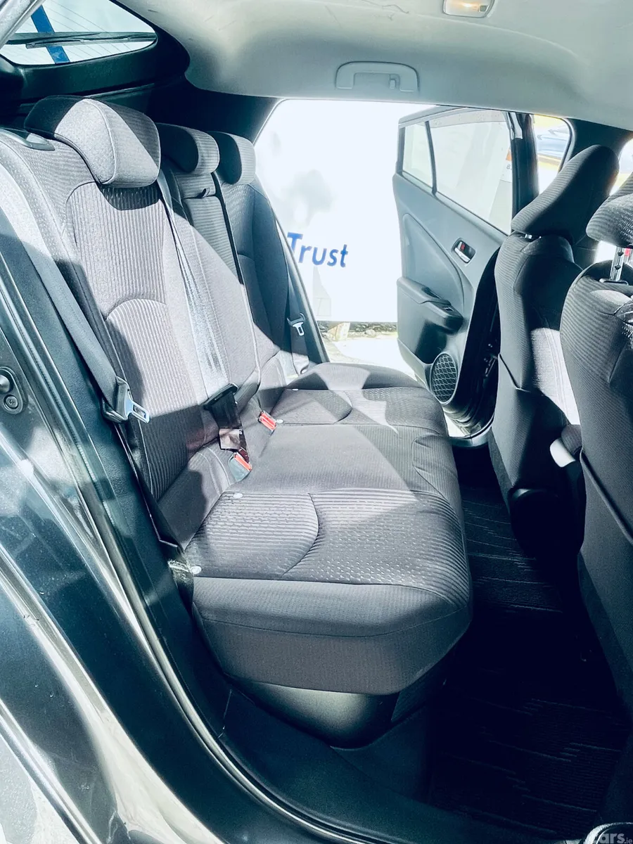 Toyota Prius Hatchback, Petrol, 2016, Grey