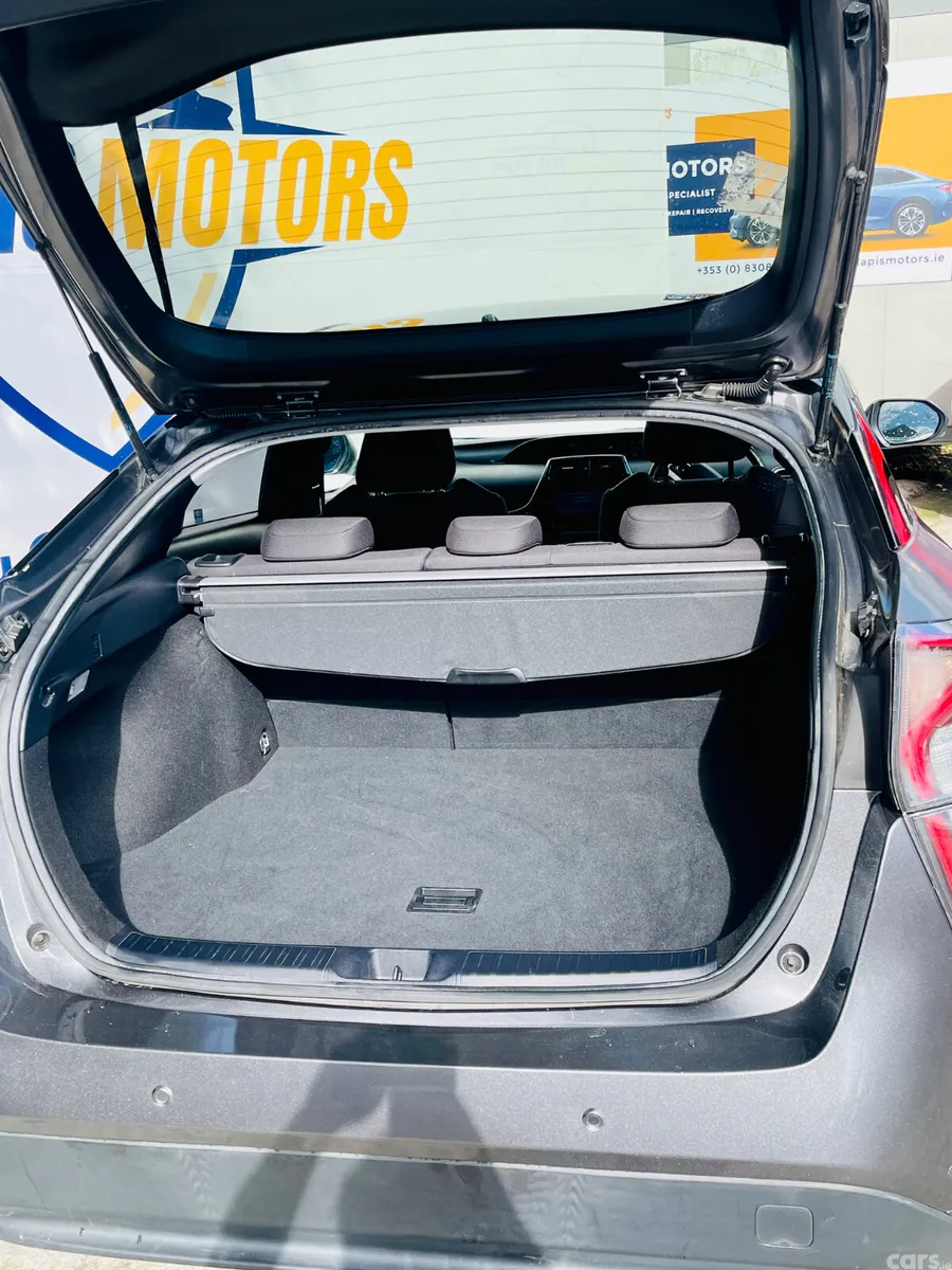 Toyota Prius Hatchback, Petrol, 2016, Grey