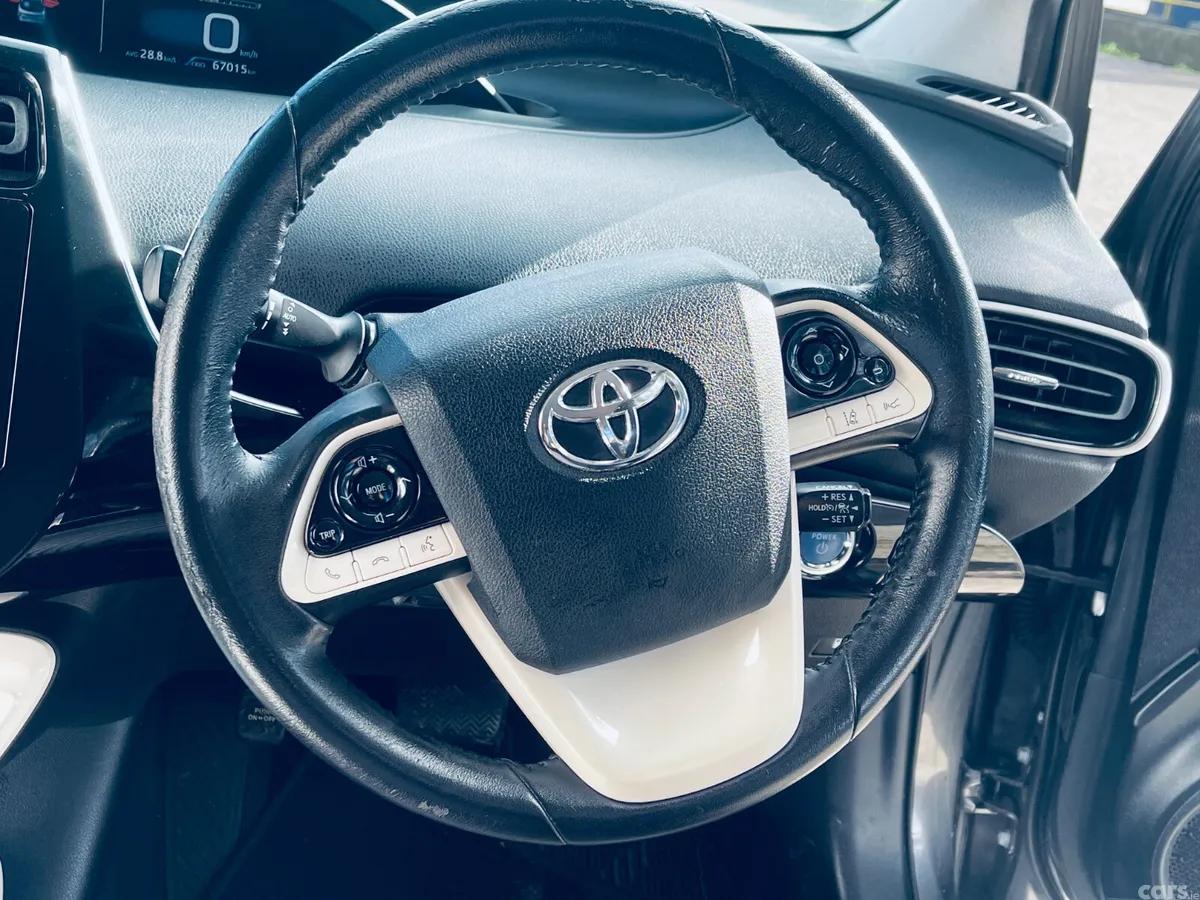 Toyota Prius Hatchback, Petrol, 2016, Grey