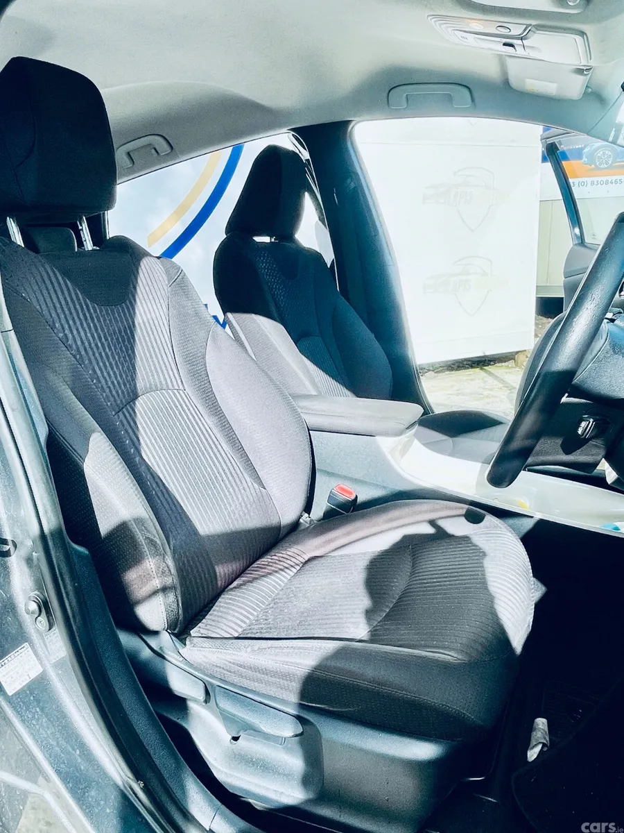 Toyota Prius Hatchback, Petrol, 2016, Grey